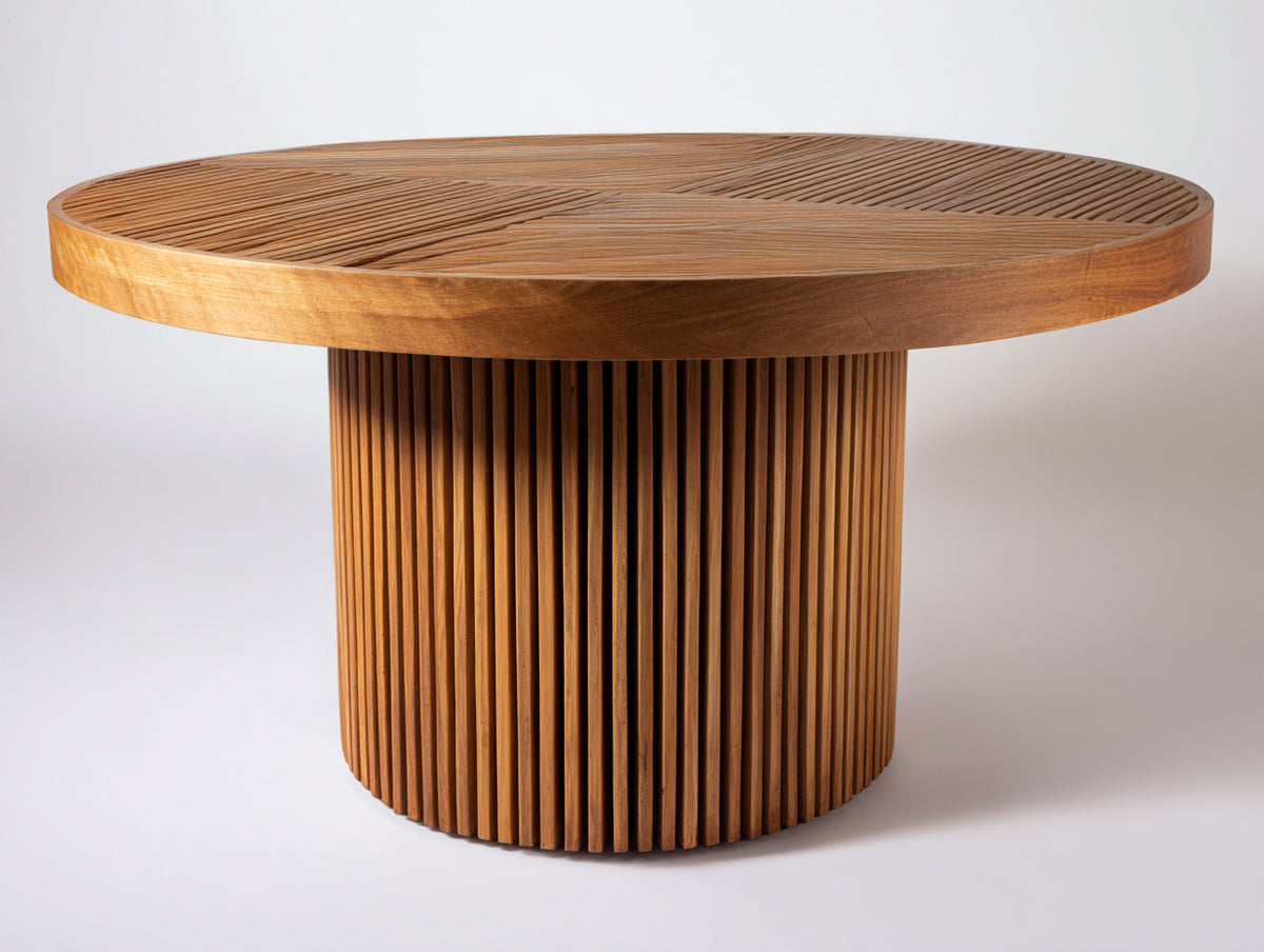 Mesa de jardín redonda de madera 150x150x75 cm - diseño moderno con base cilíndrica de listones verticales - mesa exterior elegante para terraza y jardín